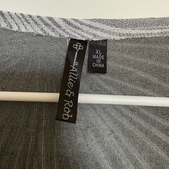 Allie & Rob Women's Blouses (Size XL) - Picture 6 of 9